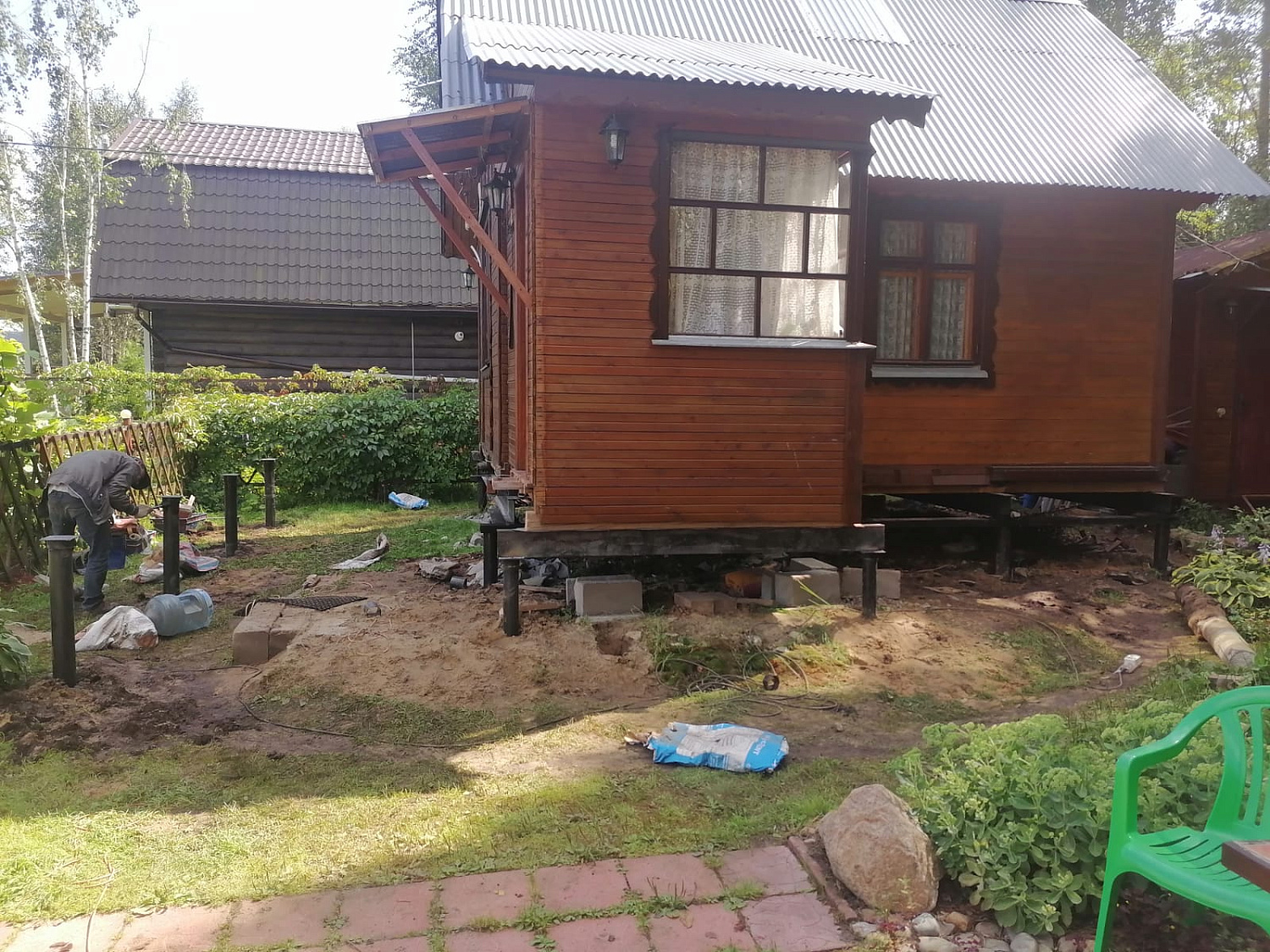 Заменили старый фундамент на винтовые сваи с двутавровой балкой 200мм